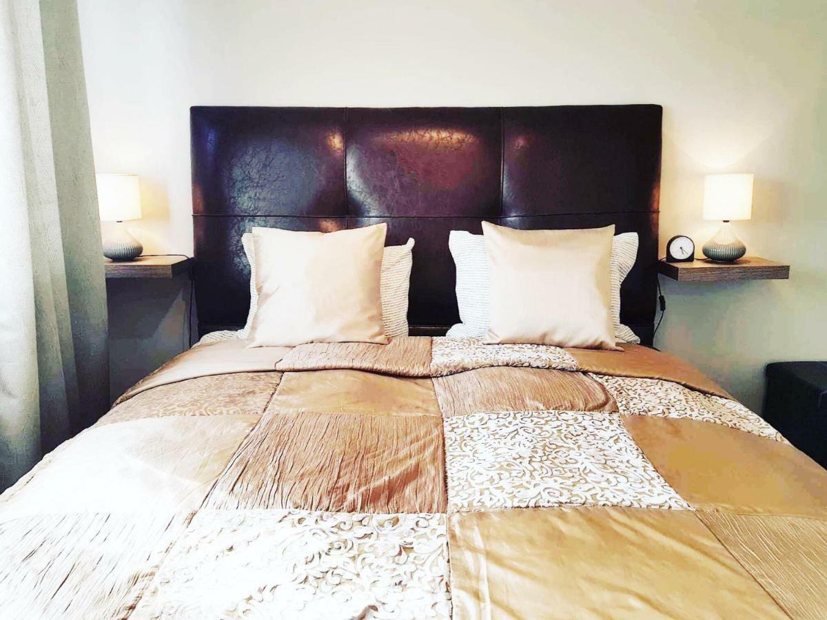 Akureyri Central Rooms ภายนอก รูปภาพ