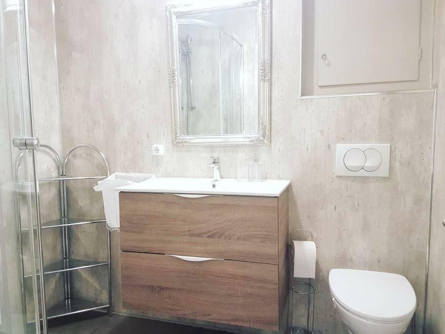 Akureyri Central Rooms ภายนอก รูปภาพ