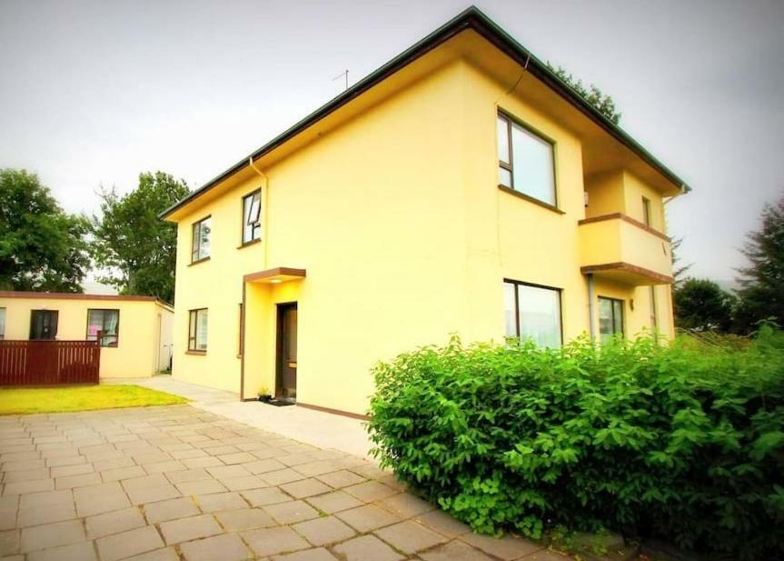 Akureyri Central Rooms ภายนอก รูปภาพ
